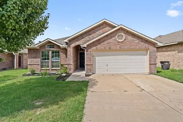 6533 Waterhill Lane, Fort Worth, TX 76179