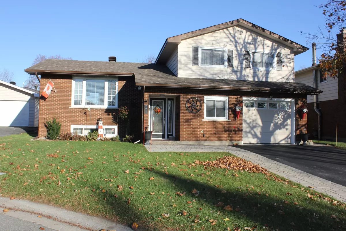 Cornwall, ON K6H 6E4,21 Colbrook CT