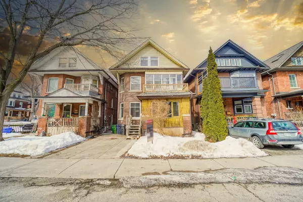 98 Dewson ST, Toronto C01, ON M6H 1H3