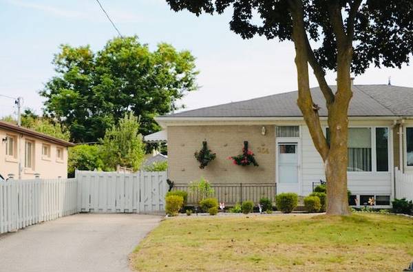 254 Demaine CRES, Richmond Hill, ON L4C 2W5