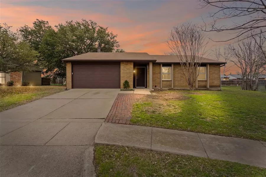 2325 Tallowood Court, Fort Worth, TX 76131