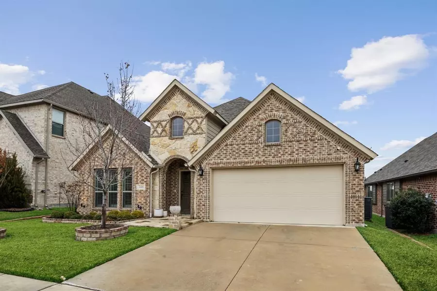 308 Bayonet Drive, Fort Worth, TX 76108