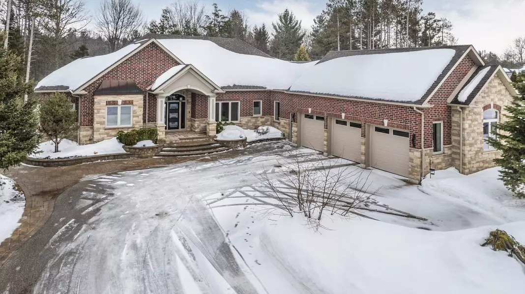 36 Lilac LN, Springwater, ON L9X 0N4