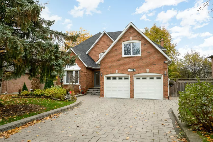 1628 Tipperary CT W, Mississauga, ON L5H 3Z4