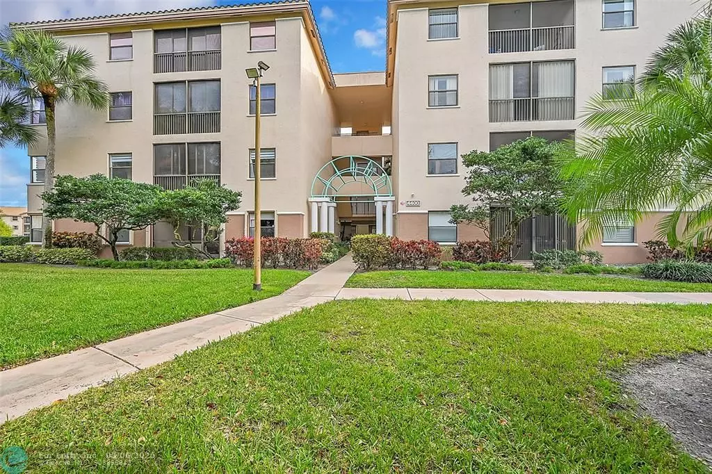 Coconut Creek, FL 33066,4400 NW 30th St  #327