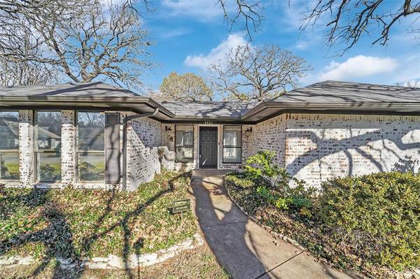 3401 Commander Court, Arlington, TX 76017