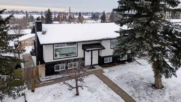 435 Queensland RD Southeast, Calgary, AB T2J 3S5