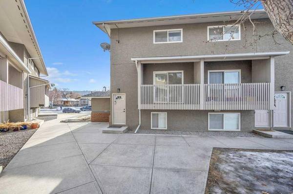 8112 36 AVE NW #1, Calgary, AB t3b3p3