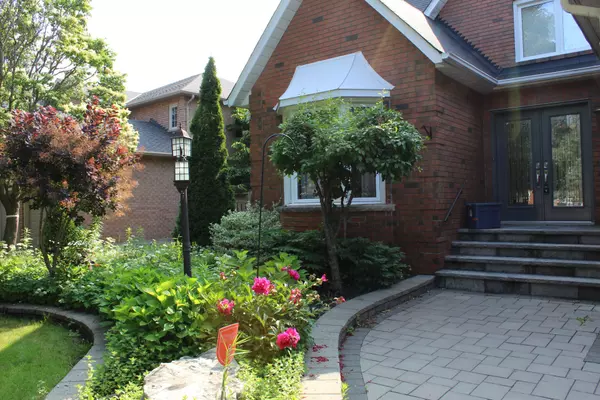 Mississauga, ON L5H 3Z4,1628 Tipperary CT W