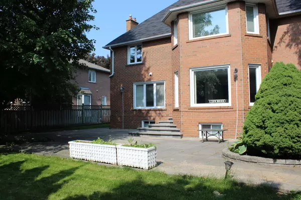 Mississauga, ON L5H 3Z4,1628 Tipperary CT W