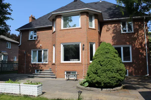 Mississauga, ON L5H 3Z4,1628 Tipperary CT W