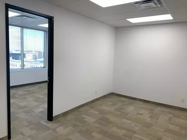 St. Catharines, ON L2R 7G1,80 King ST #412
