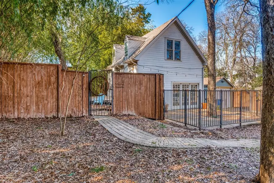 1423 Seevers Avenue, Dallas, TX 75216