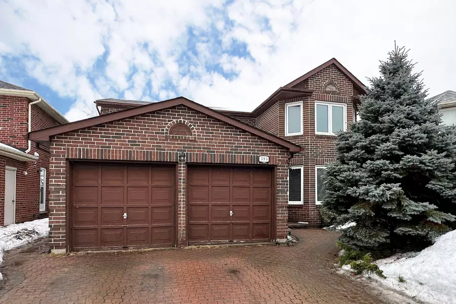 393 BROOKRIDGE Gate N, Pickering, ON L1V 4P3