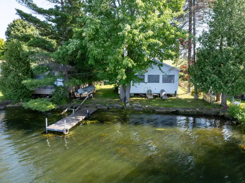 37 Lilly LN, Rideau Lakes, ON K0G 1X0