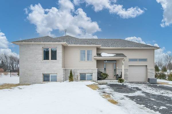 90 Shermans Point RD, Greater Napanee, ON K7R 3K8