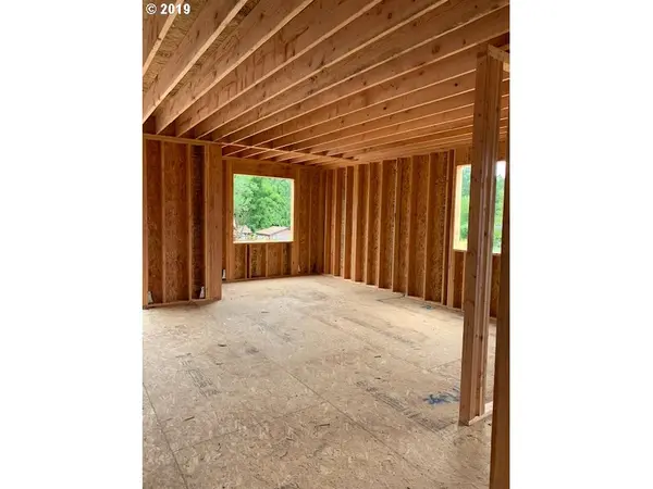 2743 SE Baker AVE, Gresham, OR 97080