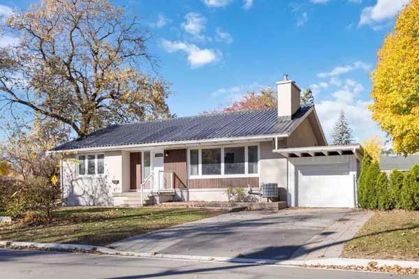 10 Chipping RD, Toronto C13, ON M3B 1L1