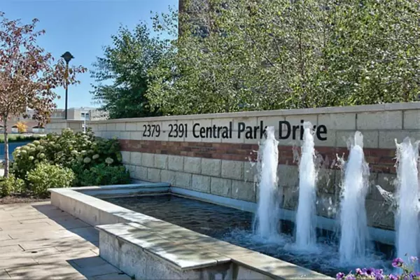 Oakville, ON L6H 0E3,2379 Central Park DR #405