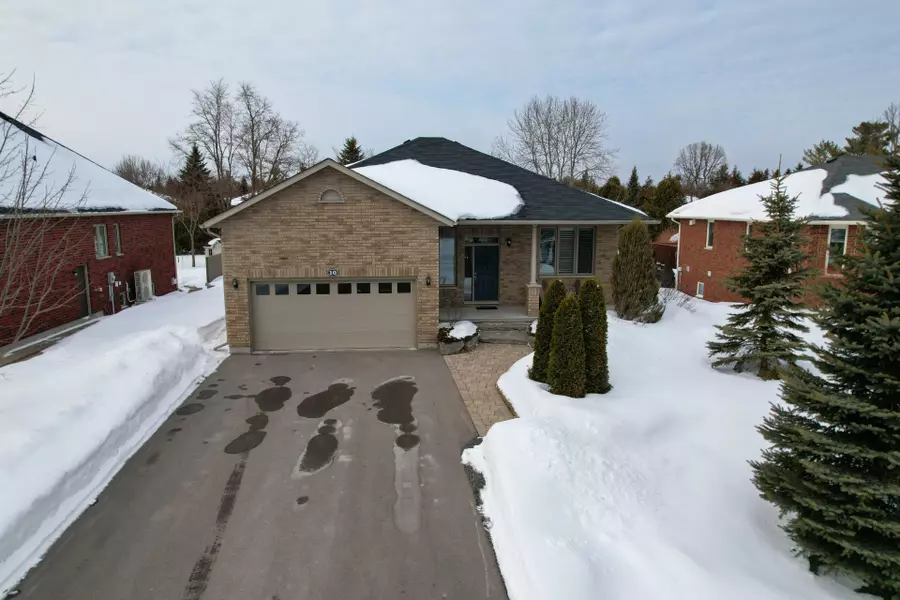 10 Marina DR, Kawartha Lakes, ON K0M 1A0