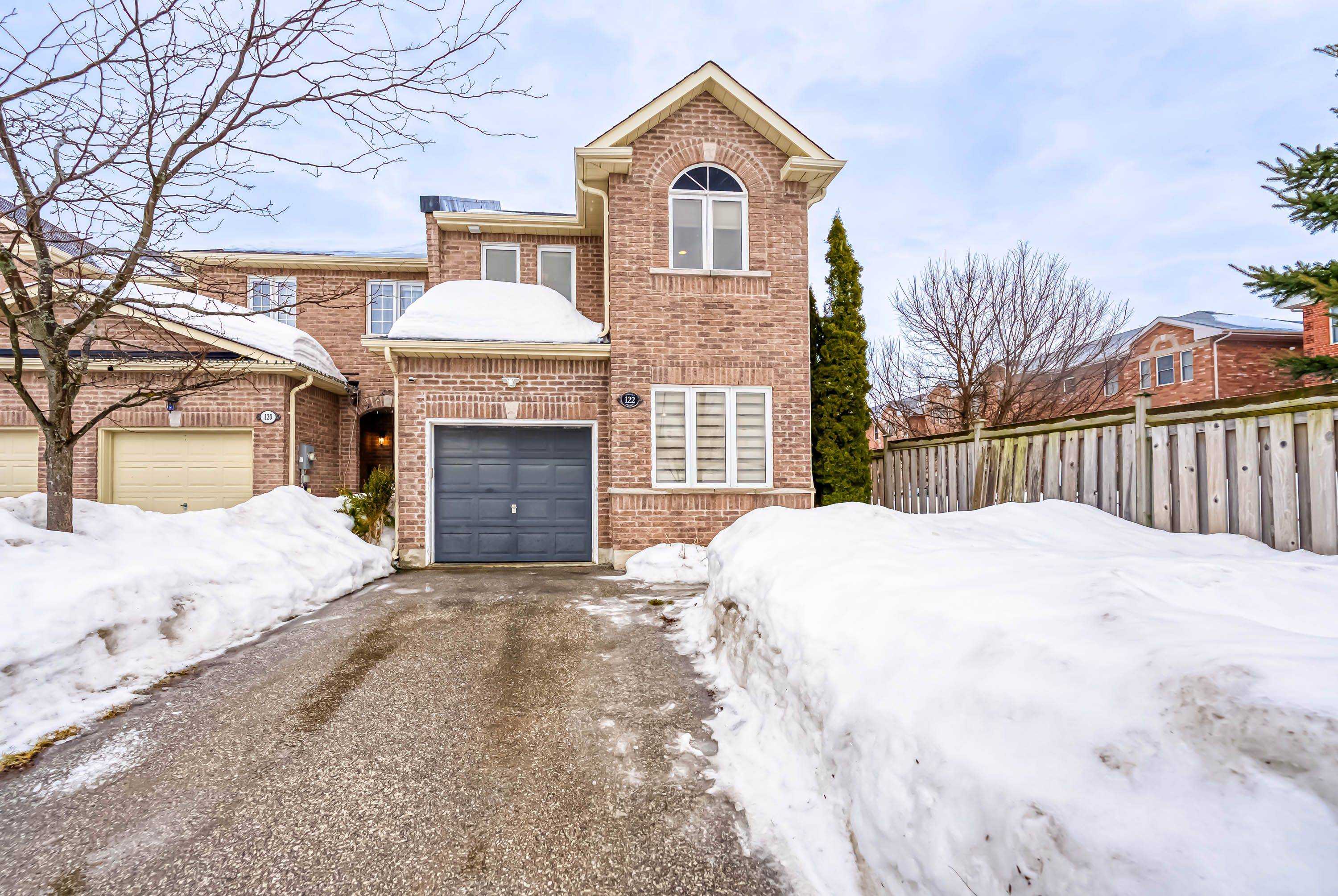 122 Stanley ST,  Barrie,  ON L4M 6V5