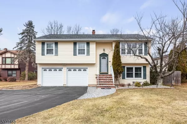 9 Village Ct, Flemington Boro, NJ 08822