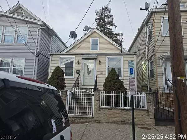 105 10th St, Passaic City, NJ 07055