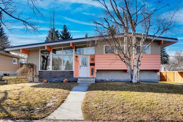 2815 Burgess DR Northwest, Calgary, AB T2L 1J1