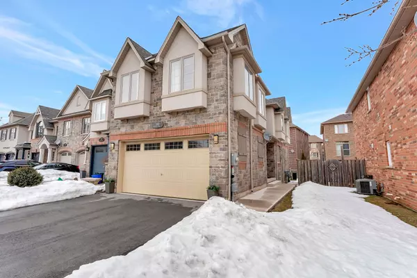 Oakville, ON L6M 0C5,2303 Whistling Springs CRES