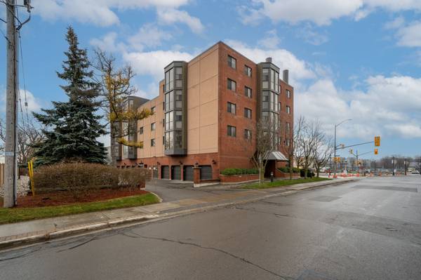 1 Queen ST #404, Cobourg, ON K9A 1M8