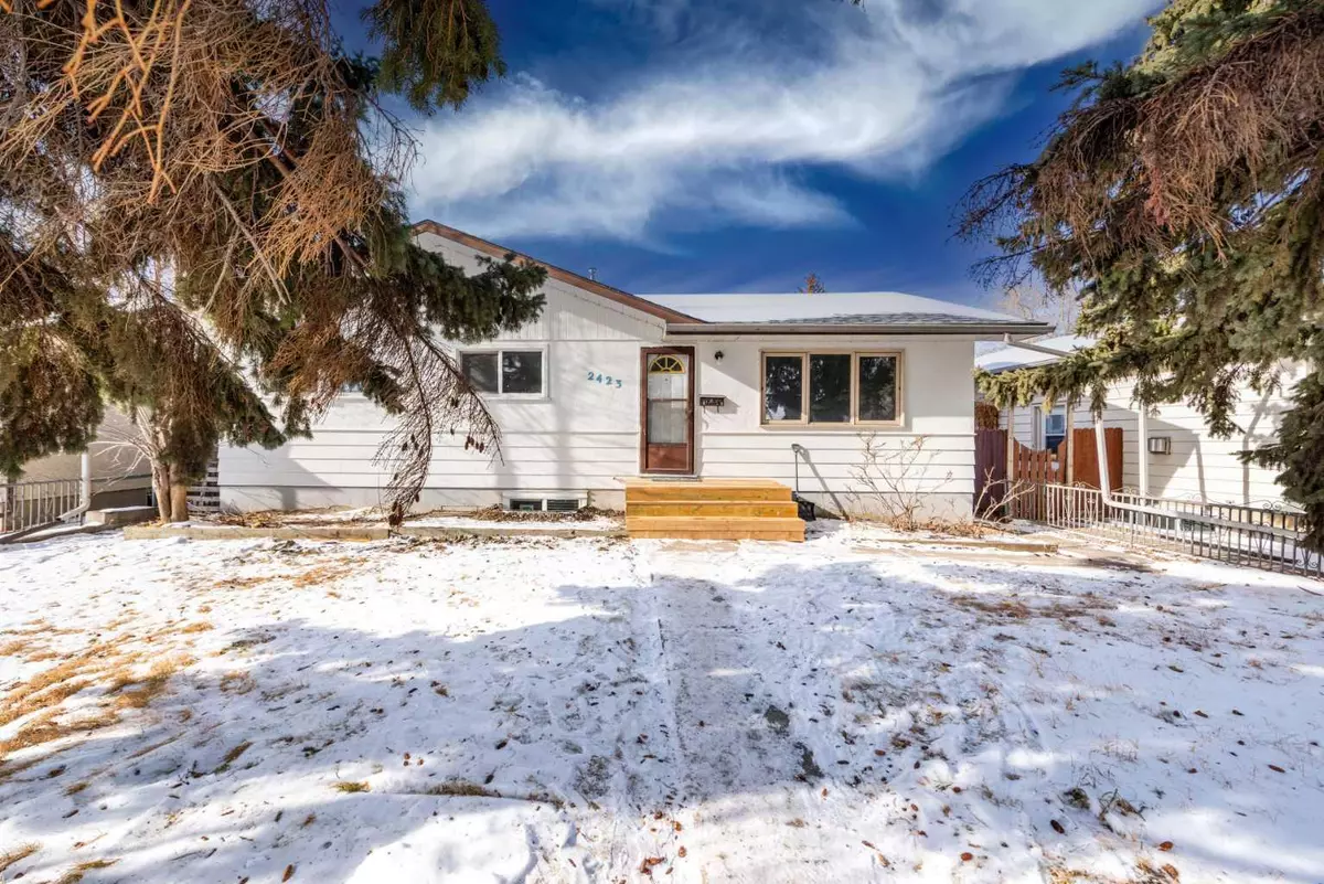 Calgary, AB T2B 1A8,2423 39 ST Southeast