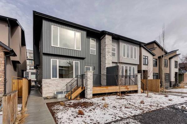 4534 17 AVE NW #2, Calgary, AB T3B 0P1