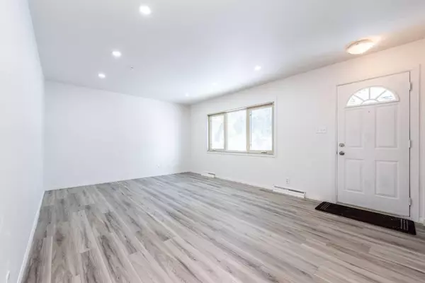 Calgary, AB T2B 1A8,2423 39 ST Southeast