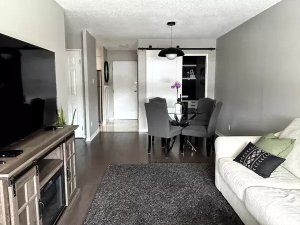 Georgina, ON L4P 3M3,155 Riverglen DR #318