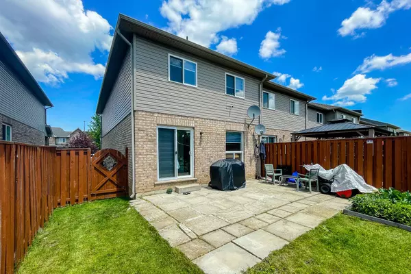 Hamilton, ON L8J 3Z8,112 Meadow Wood CRES