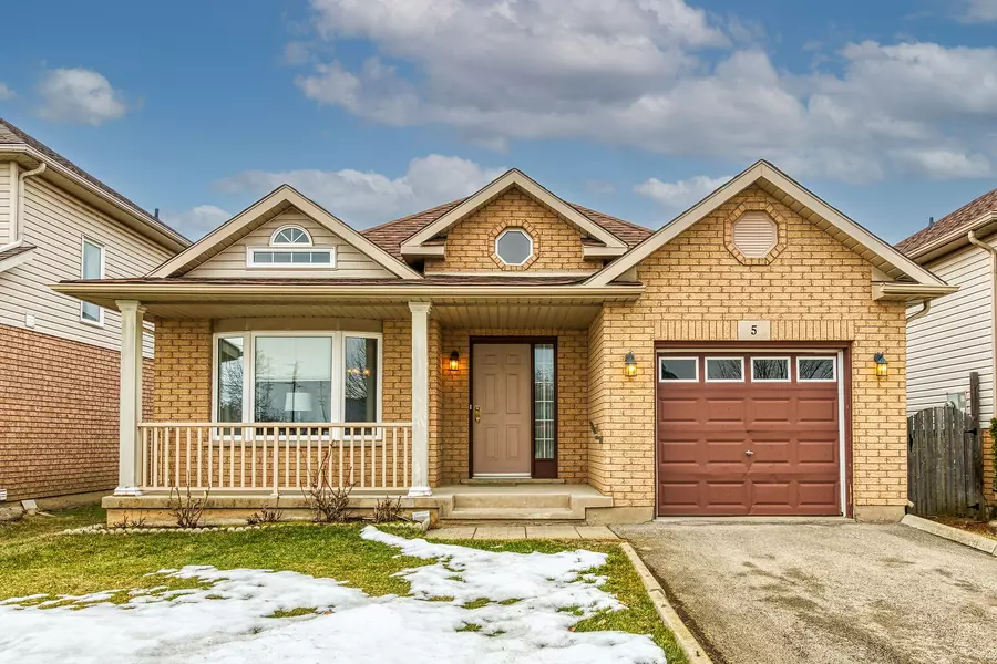 5 Macturnbull DR, St. Catharines, ON L2S 3Y5