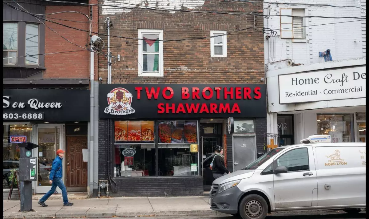 Toronto C01, ON M6J 1E3,604 Queen ST W