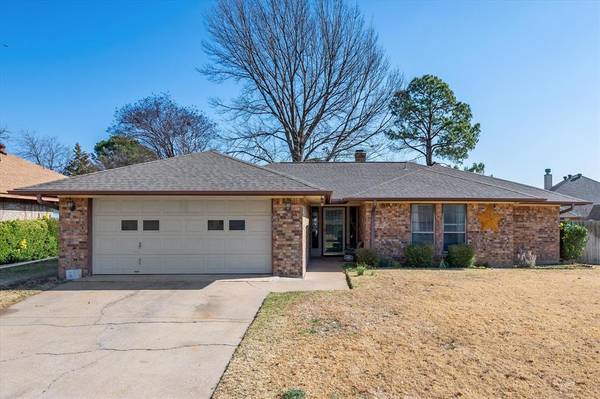 1304 Brookfield Lane, Mansfield, TX 76063