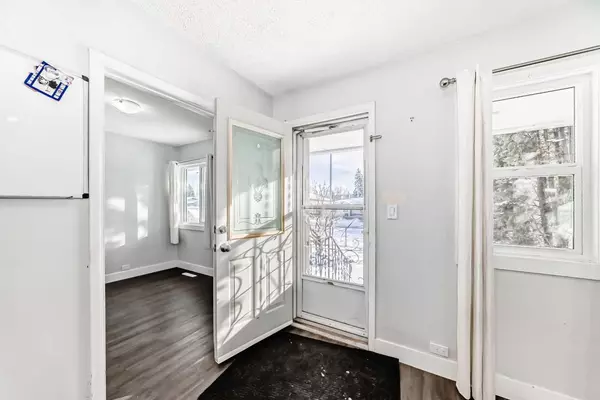 Calgary, AB T3B 2A4,8828 47 AVE Northwest