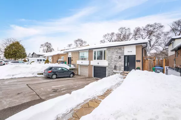 Mississauga, ON L5C 1Z7,3638 Ellengale DR