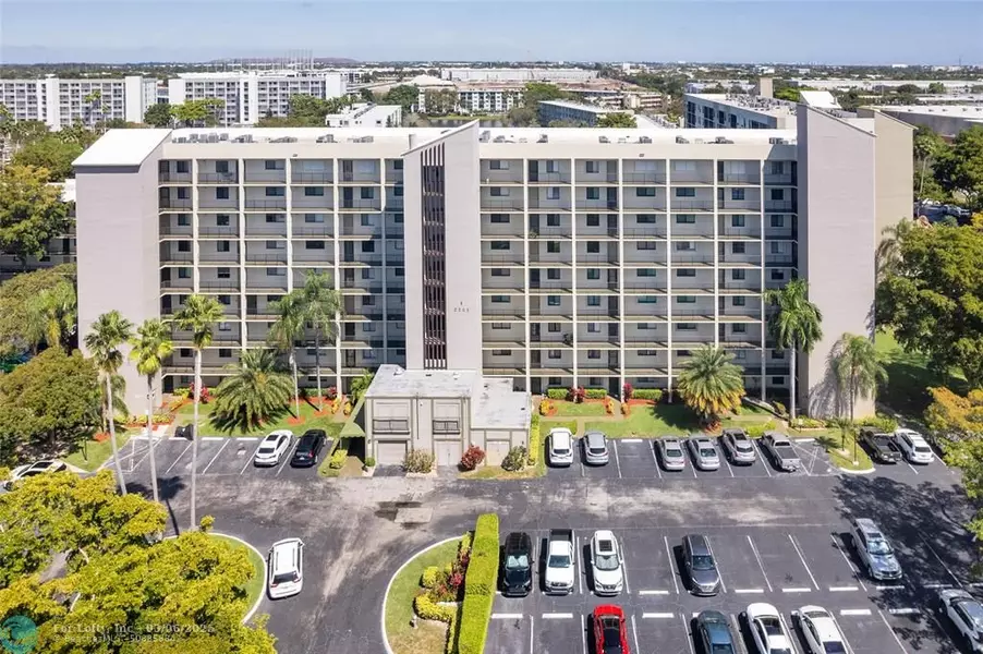 2205 S Cypress Bend Dr  #104, Pompano Beach, FL 33069