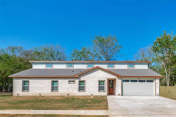 1712 Up The Grove Street, Greenville, TX 75401