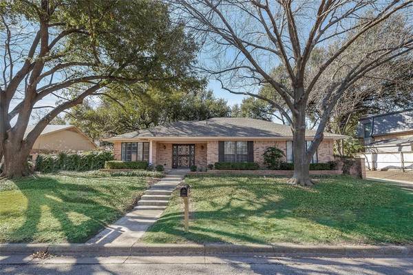 5413 Benbridge Drive, Fort Worth, TX 76107