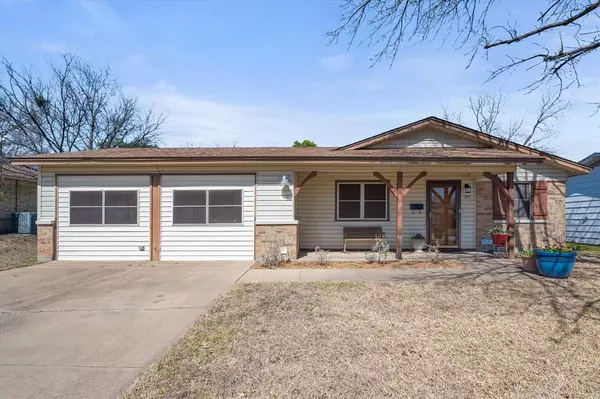 705 E Glendale Street, Crowley, TX 76036