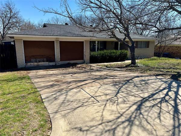 2362 Capri Drive, Fort Worth, TX 76114