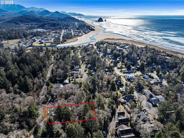 663 N HEMLOCK ST, Cannon Beach, OR 97110