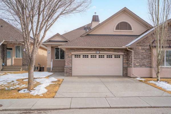 42 Wentworth LNDG SW, Calgary, AB T3H 5X1