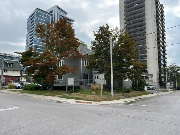 Mississauga, ON L5G 3E7,89 High ST