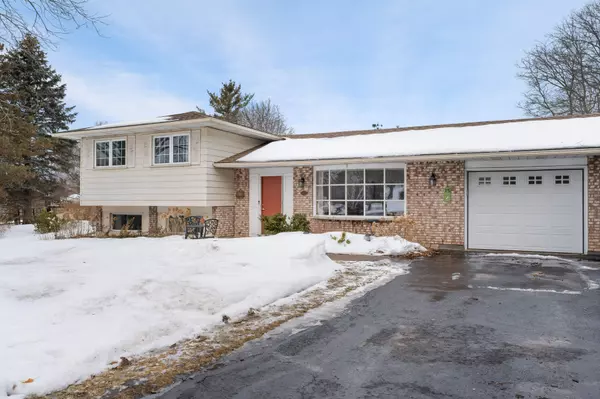 15 Edgewood DR, Greater Napanee, ON K7R 3K3