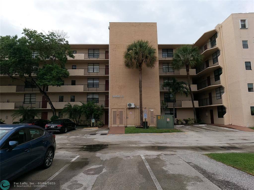 Pompano Beach, FL 33064,3450 Blue Lake Dr  #104